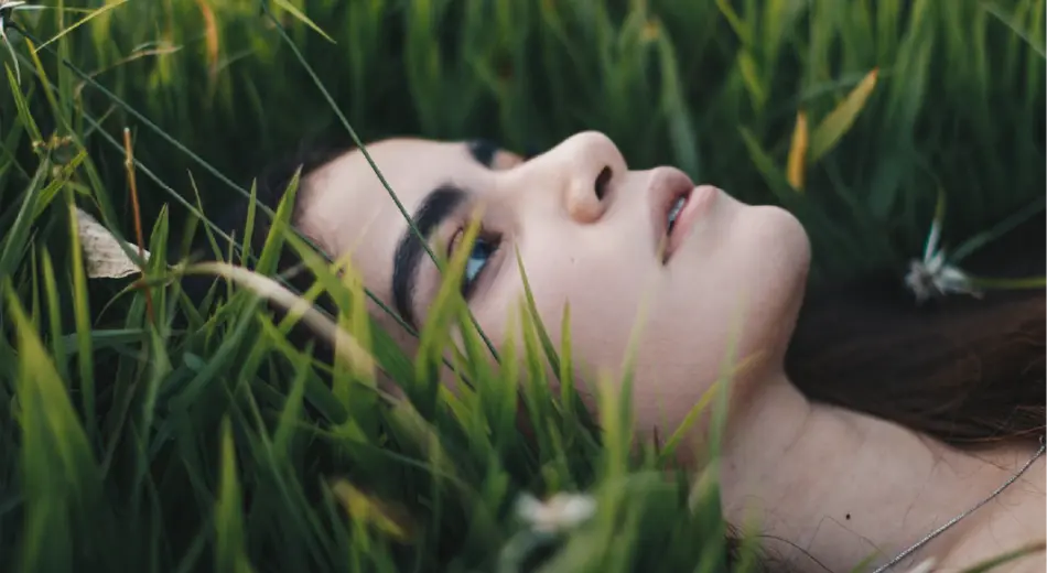 Warum grundlos traurig sein völlig normal und sogar gesund ist