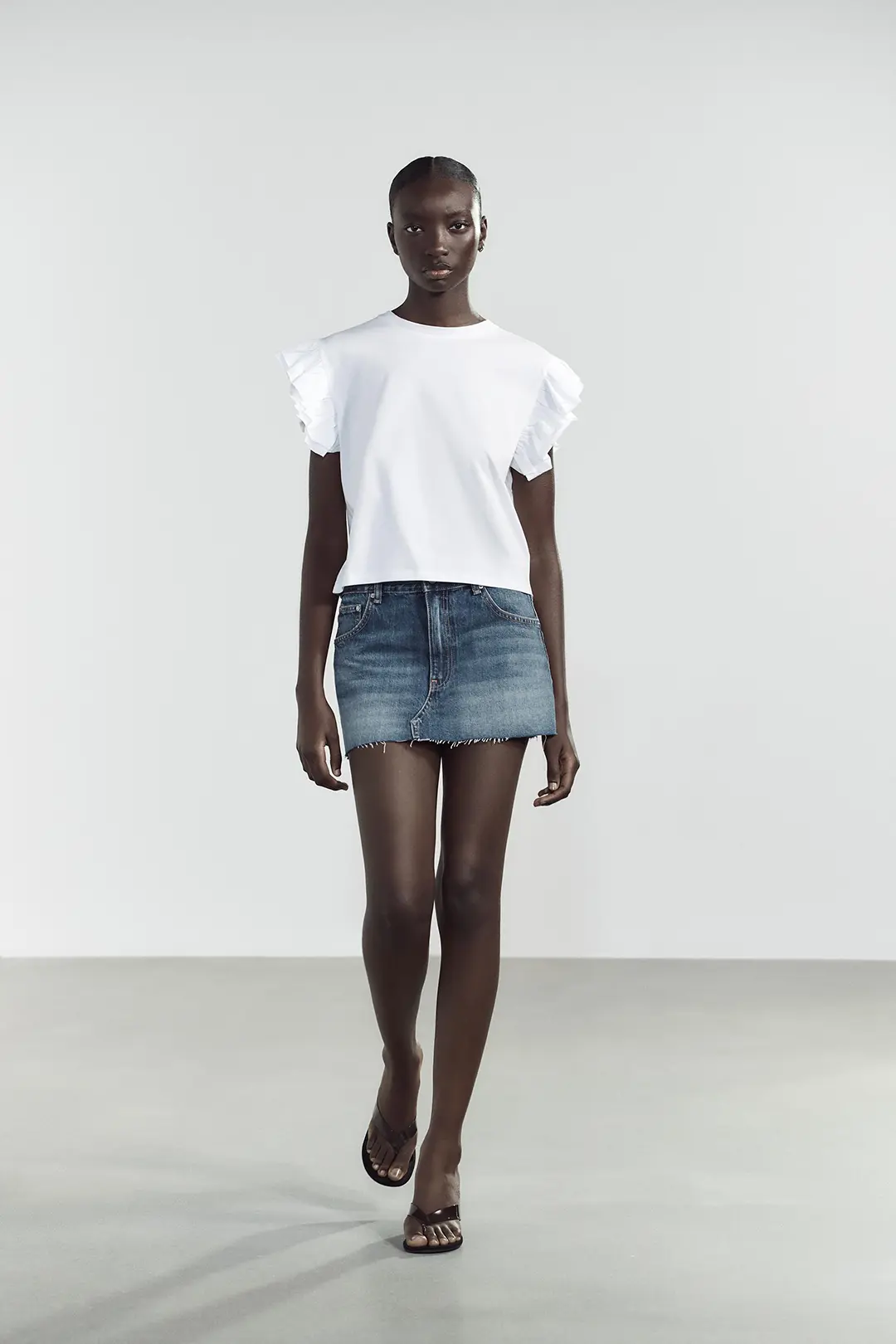 weisses T-Shirt mit Volants