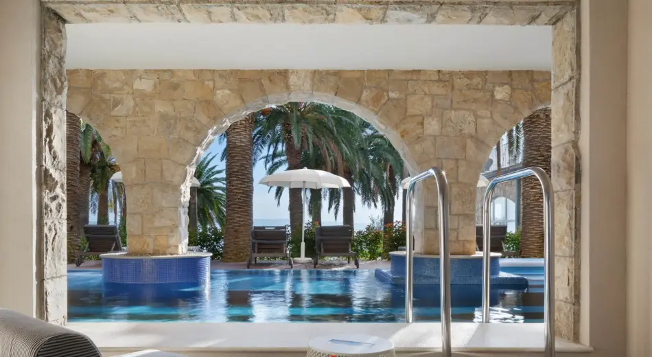 Bluesun Hotel Blick vom Pool aufs Meer