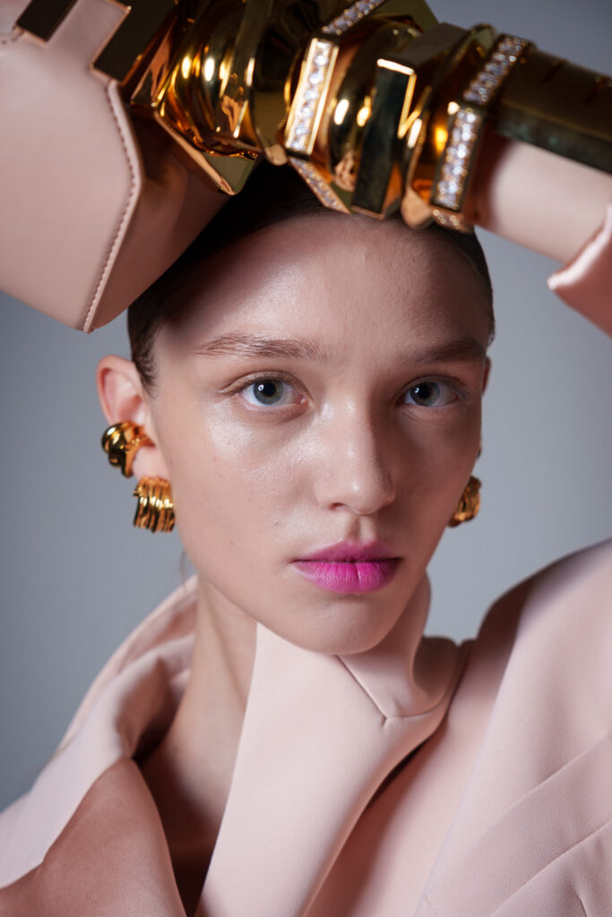 Model im Look von Elisabetta Franchi