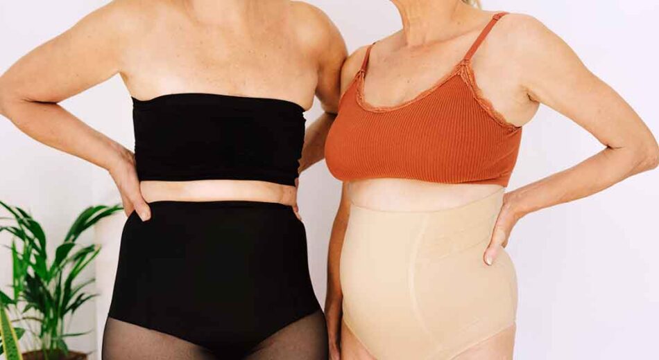Zwei Frauen mit Rundungen im Bereich der Körpermitte