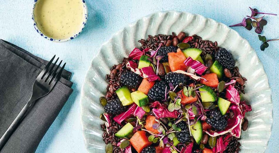 Salat mit Brombeeren