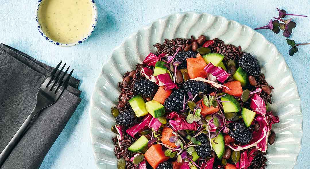 Salat mit Brombeeren